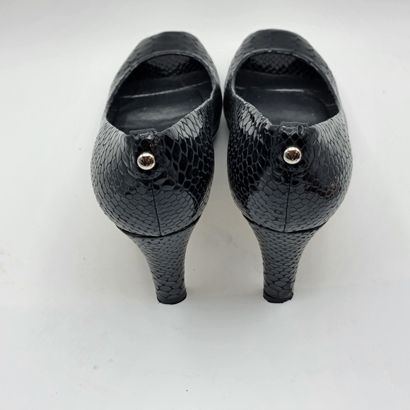 Stuart Weitzman, Blue/Black Snake Skin PeepToe Heels. Size 8M.  #1213 - Picture 4 of 9